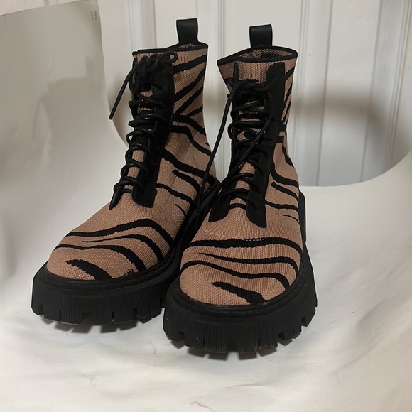 Zebra Stripe Knit Lace Up Combat Boots - Picture 4 of 8